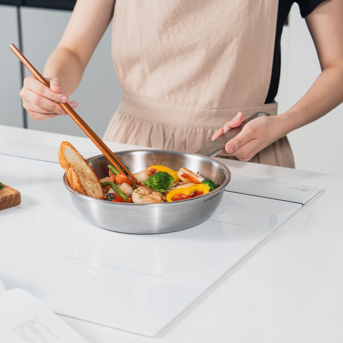 Chảo Xào Inox 316 Sauté Pan 22cm đúc liền 5 lớp chống lồi đáy dùng mọi loại bếp